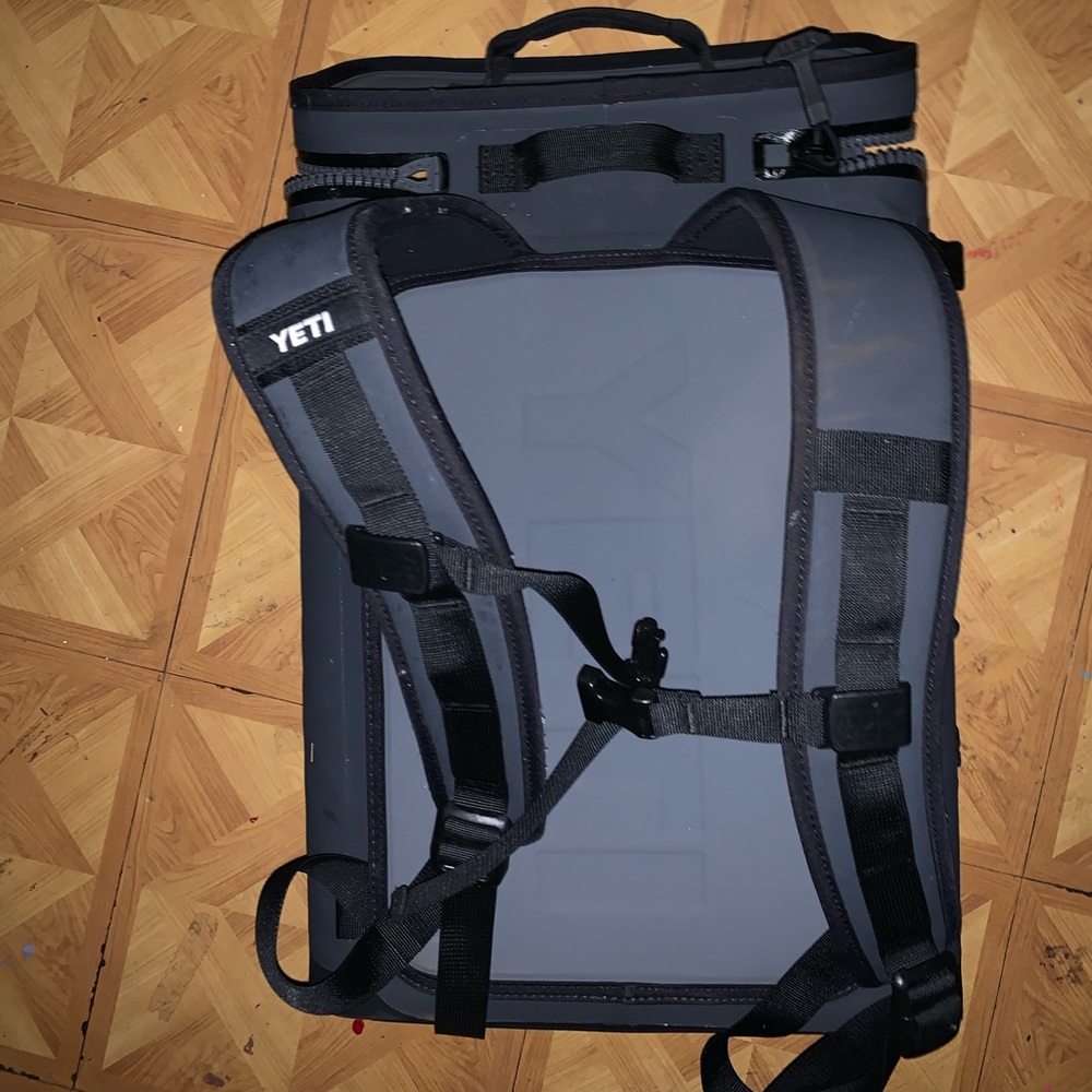 Yeti back pack - Picture 2 of 2